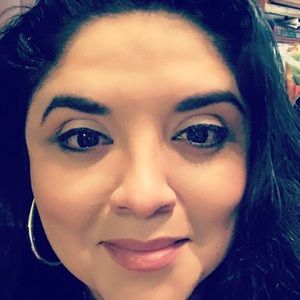 Meet your Posher, Yadira